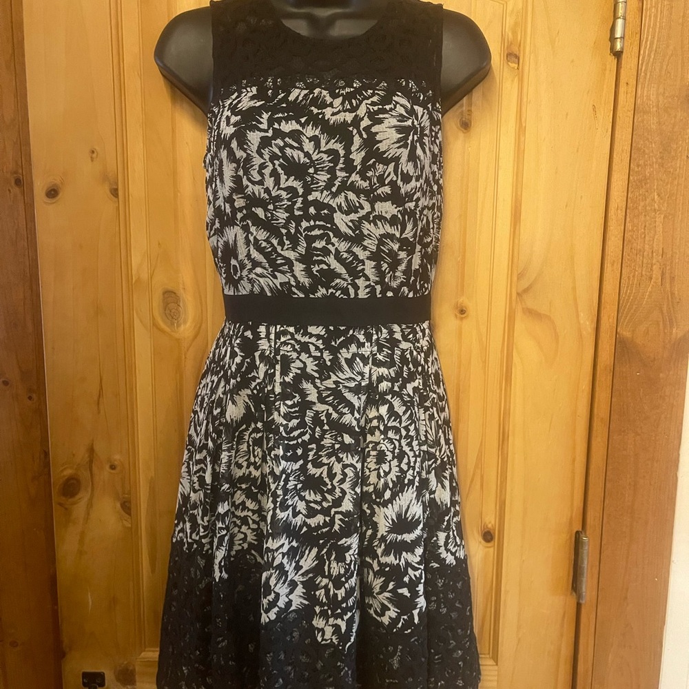 Pretty Ann Taylor petite dress
